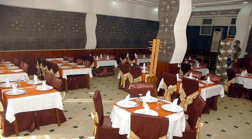 Imagen del bar/restaurante del Hotel H&ocirc;tel Cheraga. Foto 3