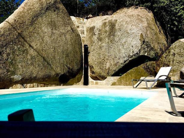 Imagen de la piscina del Hotel H&ocirc;tel Clair de Lune. Foto 19
