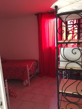 Imagen de la habitación del Hotel H&ocirc;tel Clamador. Foto 6