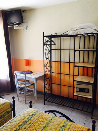 Imagen de la habitación del Hotel H&ocirc;tel Clamador. Foto 17