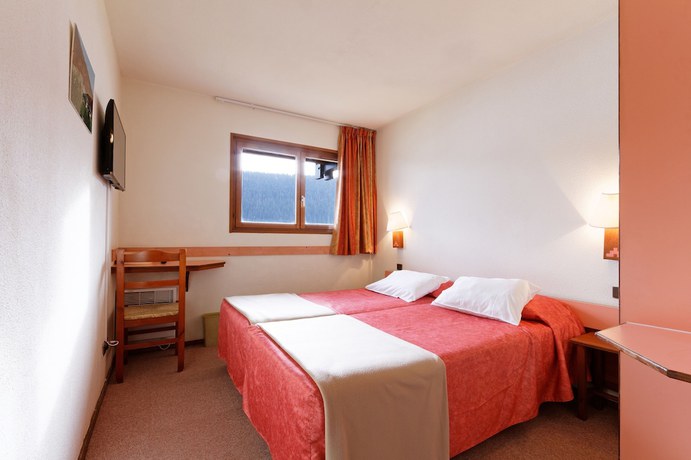 Imagen de la habitación del Hotel H&ocirc;tel Club Le Risoux. Foto 13