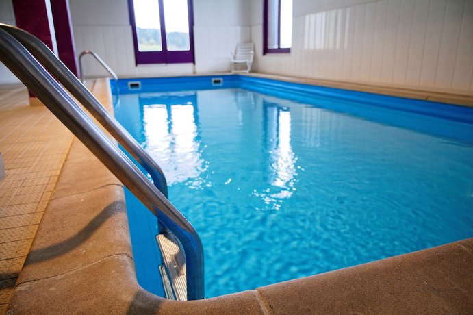 Imagen de la piscina del Hotel H&ocirc;tel Club Le Risoux. Foto 19