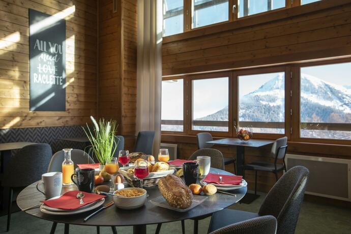 Imagen general del Hotel Hôtel Club mmv Plagne 2000. Foto 26