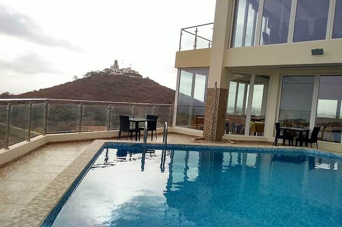 Imagen de la piscina del Hotel H&ocirc;tel Colonia. Foto 20