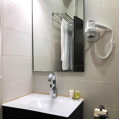 Imagen de la habitación del Hotel H&ocirc;tel Colonia. Foto 5