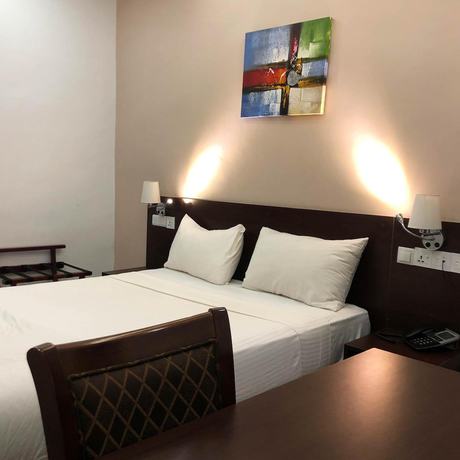 Imagen de la habitación del Hotel H&ocirc;tel Colonia. Foto 8