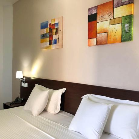 Imagen de la habitación del Hotel H&ocirc;tel Colonia. Foto 16