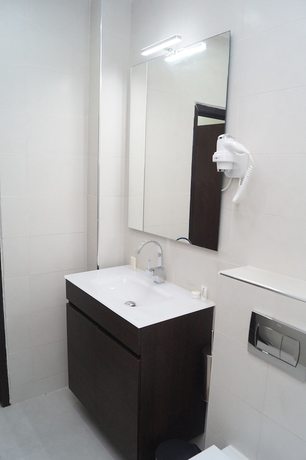 Imagen de la habitación del Hotel H&ocirc;tel Colonia. Foto 18
