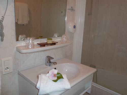 Imagen de la habitación del Hotel H&ocirc;tel Concorde, RODEZ. Foto 7