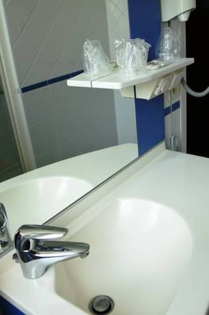 Imagen de la habitación del Hotel Hôtel Continental, VIERZON. Foto 3