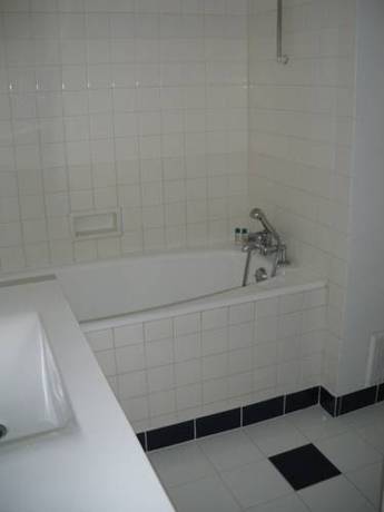 Imagen de la habitación del Hotel Hôtel Continental, VIERZON. Foto 9