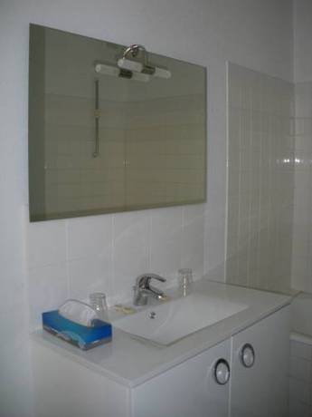 Imagen de la habitación del Hotel Hôtel Continental, VIERZON. Foto 11