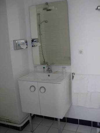 Imagen de la habitación del Hotel Hôtel Continental, VIERZON. Foto 13