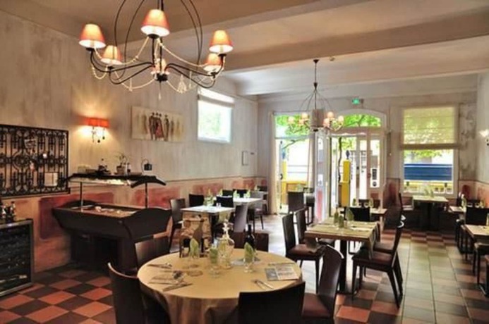 Imagen del bar/restaurante del Hotel H&ocirc;tel Cortie. Foto 5