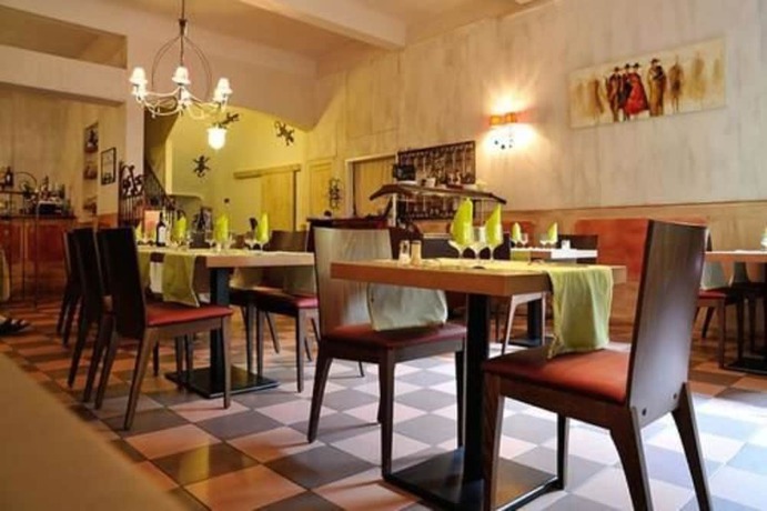Imagen del bar/restaurante del Hotel H&ocirc;tel Cortie. Foto 8