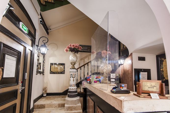 Imagen de los interiores del Hotel H&ocirc;tel De Charme Le Provence. Foto 16