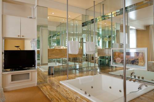 Imagen de la habitación del Hotel H&ocirc;tel De France, AUCH. Foto 4