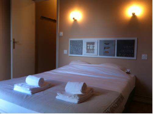 Imagen de la habitación del Hotel H&ocirc;tel De La Beauronne, Chancelade. Foto 7