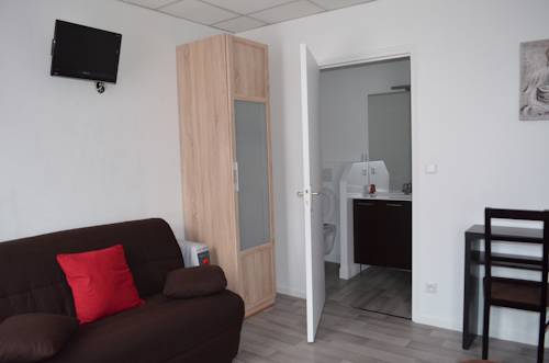 Imagen de la habitación del Hotel H&ocirc;tel De La Croix De Malte. Foto 4