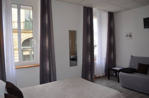 Imagen de la habitación del Hotel H&ocirc;tel De La Croix De Malte. Foto 5