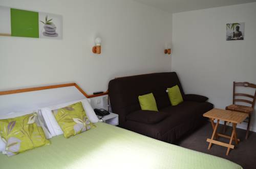 Imagen de la habitación del Hotel H&ocirc;tel De La Croix De Malte. Foto 6