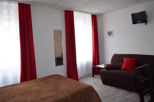 Imagen de la habitación del Hotel H&ocirc;tel De La Croix De Malte. Foto 7