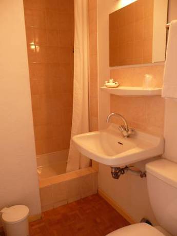 Imagen de la habitación del Hotel H&ocirc;tel De La Grotte. Foto 14