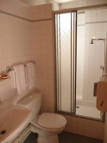 Imagen de la habitación del Hotel H&ocirc;tel De La Grotte. Foto 15