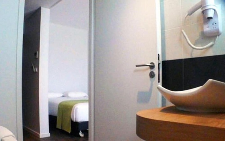Imagen de la habitación del Hotel H&ocirc;tel De La Lou&eacute;e. Foto 4