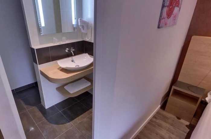 Imagen de la habitación del Hotel H&ocirc;tel De La Lou&eacute;e. Foto 6
