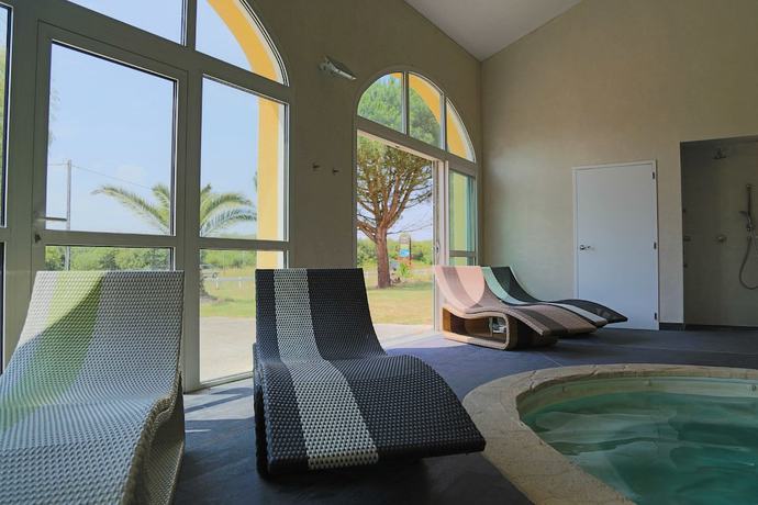 Imagen de la piscina del Hotel H&ocirc;tel De La Lou&eacute;e. Foto 17