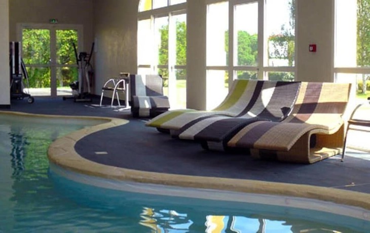 Imagen de la piscina del Hotel H&ocirc;tel De La Lou&eacute;e. Foto 18