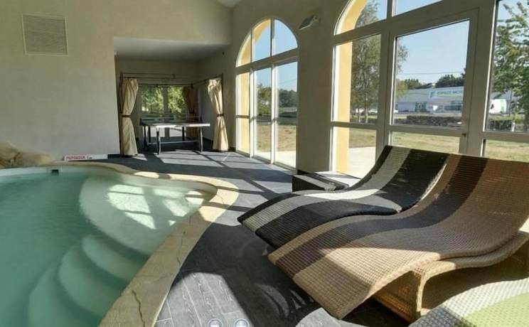 Imagen de la piscina del Hotel H&ocirc;tel De La Lou&eacute;e. Foto 20