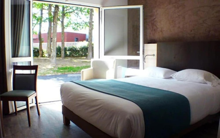 Imagen de la habitación del Hotel H&ocirc;tel De La Lou&eacute;e. Foto 13