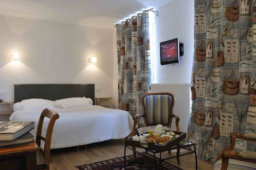 Imagen de la habitación del Hotel H&ocirc;tel De La Plage, Plon&eacute;vez-Porzay. Foto 5