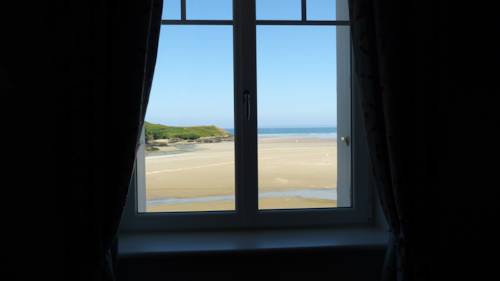 Imagen de la habitación del Hotel H&ocirc;tel De La Plage, Plon&eacute;vez-Porzay. Foto 15