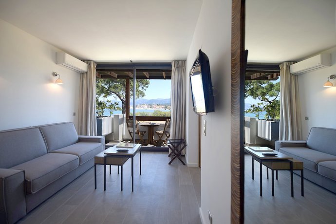 Imagen de la habitación del Hotel H&ocirc;tel De La Roya. Foto 2
