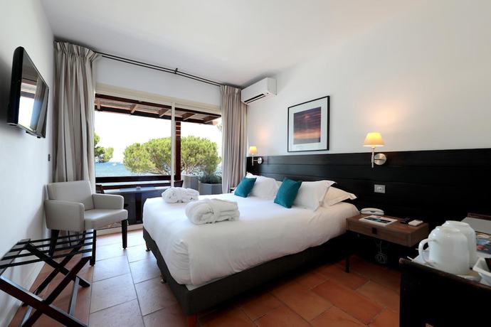 Imagen de la habitación del Hotel H&ocirc;tel De La Roya. Foto 6