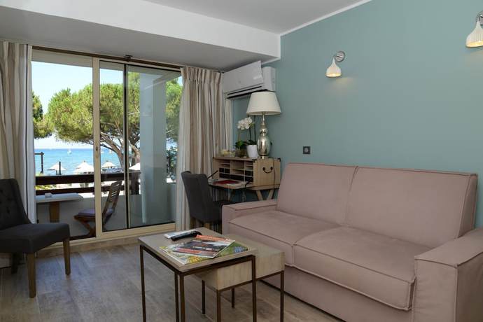 Imagen de la habitación del Hotel H&ocirc;tel De La Roya. Foto 7