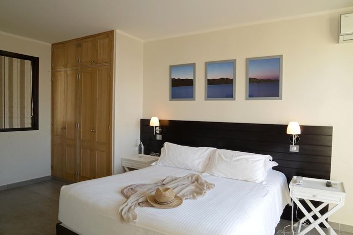 Imagen de la habitación del Hotel H&ocirc;tel De La Roya. Foto 8