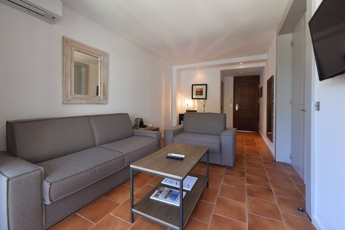 Imagen de la habitación del Hotel H&ocirc;tel De La Roya. Foto 9