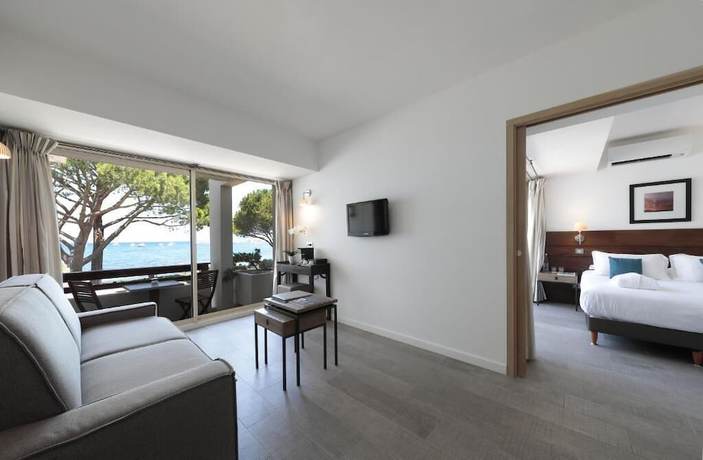 Imagen de la habitación del Hotel H&ocirc;tel De La Roya. Foto 10