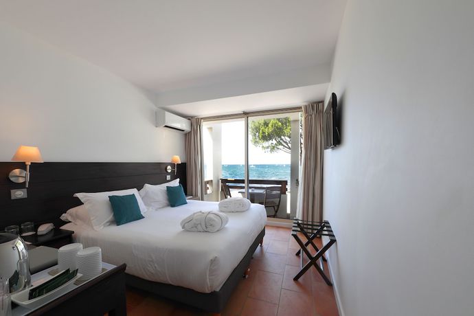 Imagen de la habitación del Hotel H&ocirc;tel De La Roya. Foto 13