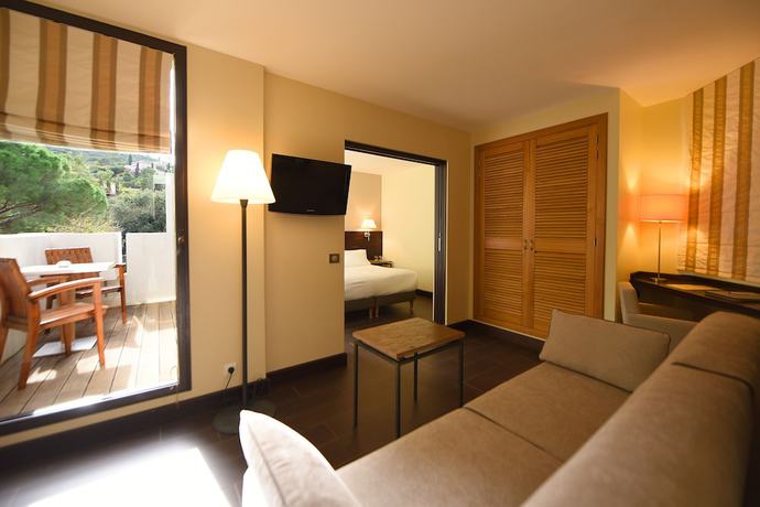 Imagen de la habitación del Hotel H&ocirc;tel De La Roya. Foto 14
