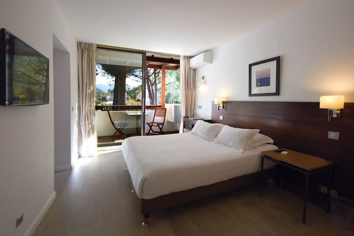 Imagen de la habitación del Hotel H&ocirc;tel De La Roya. Foto 15