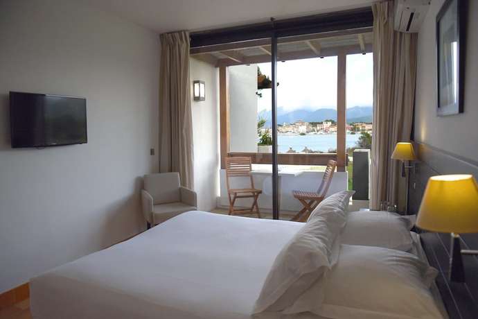 Imagen de la habitación del Hotel H&ocirc;tel De La Roya. Foto 16
