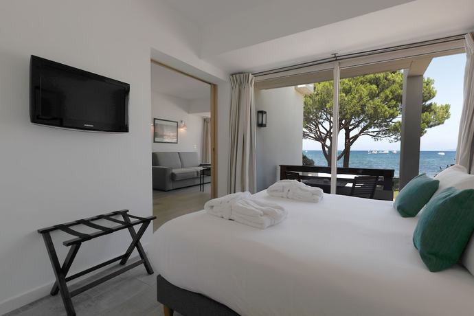 Imagen de la habitación del Hotel H&ocirc;tel De La Roya. Foto 17