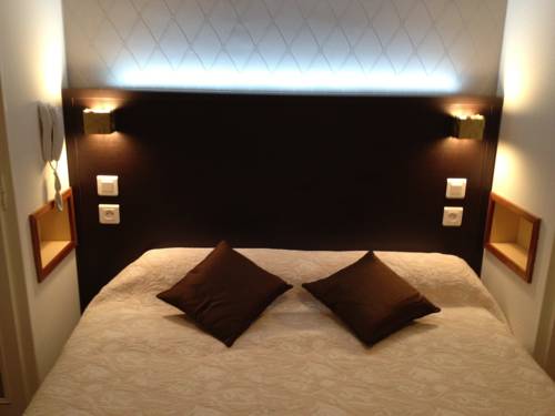 Imagen de la habitación del Hotel H&ocirc;tel De Paris, CHATEL GUYON. Foto 3