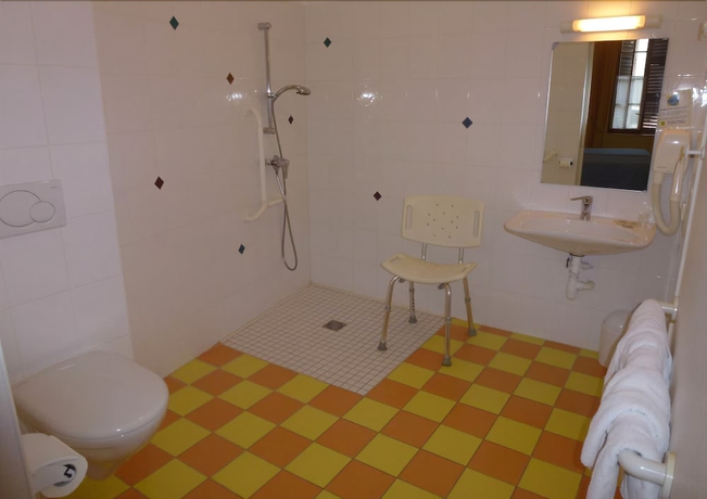 Imagen de la habitación del Hotel H&ocirc;tel De Paris, Poligny. Foto 4