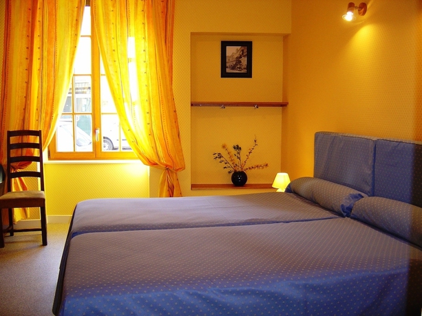 Imagen de la habitación del Hotel H&ocirc;tel De Paris, Poligny. Foto 5